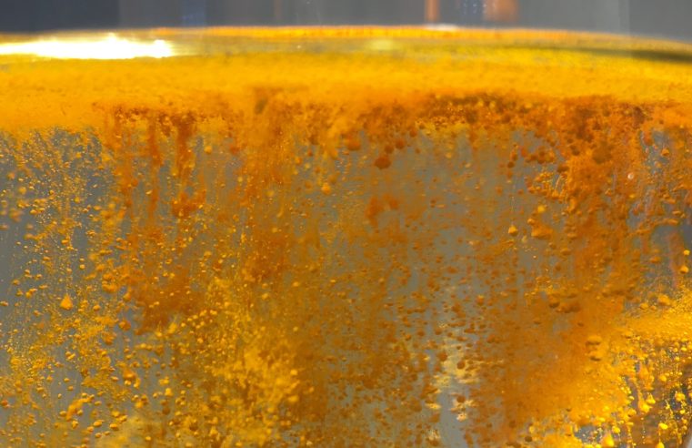 Cúrcuma vs Anti-inflamatórios: Qual a Melhor Opção para Dores Crônicas?